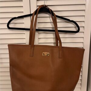 MICHAEL Michael Kors Brown Tote Bag with Textured Leather and Spacious Design